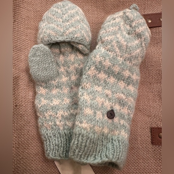 French Knot Accessories - French Knot Hand Knit In Nepal Aqua Blue - Cream Convertible Wool Mittens